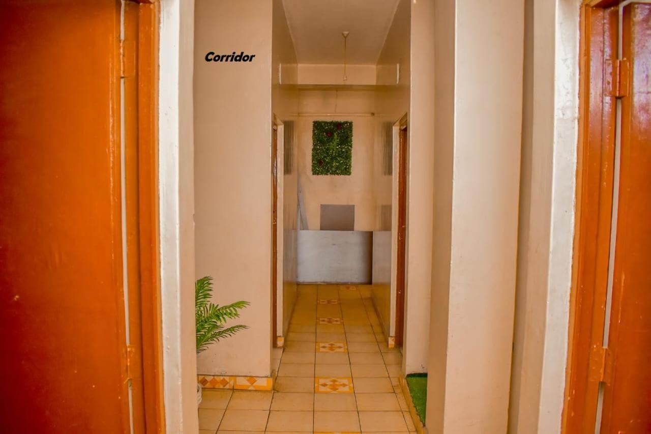 Mona Lisa Guest House, 基苏木 外观 照片