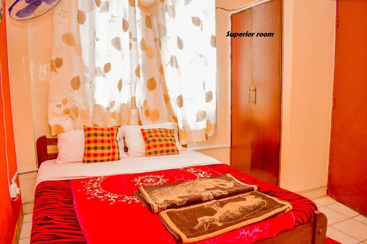 Mona Lisa Guest House, 基苏木 外观 照片